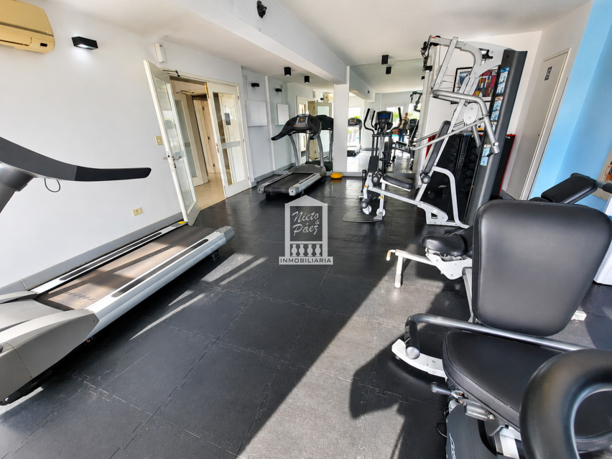 Apartamento ID.25539 - Lux Tower, piso alto, 2 dorm.