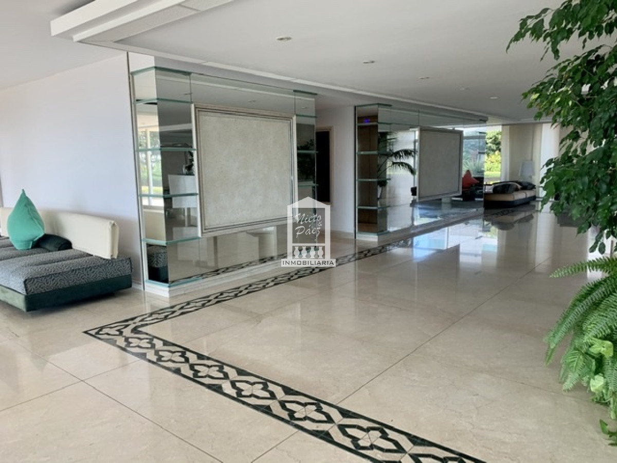 Apartamento ID.204 - Esquinero, piso alto. 3 dorm y servicio. Frente al Parador Imarangatu