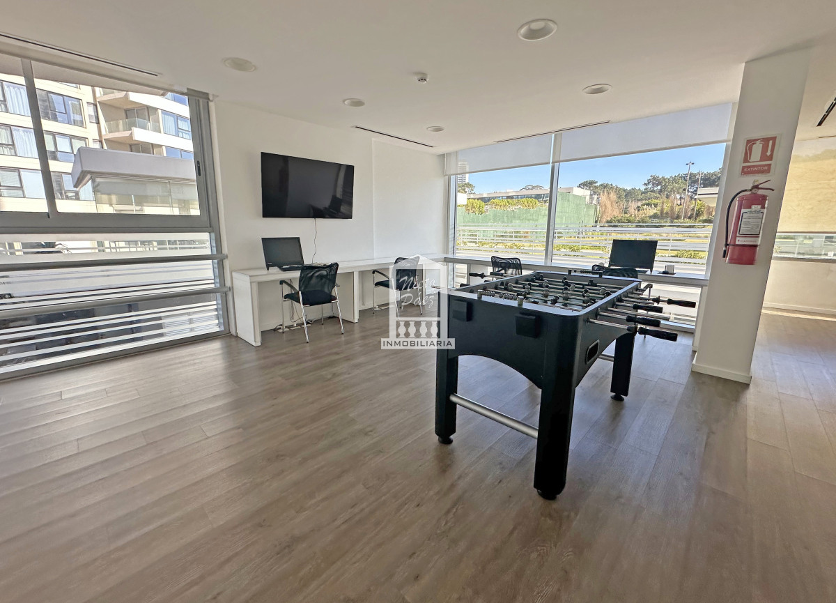 Apartamento ID.38081 - Primera fila en playa brava, 4 suites, esquinero, garaje doble