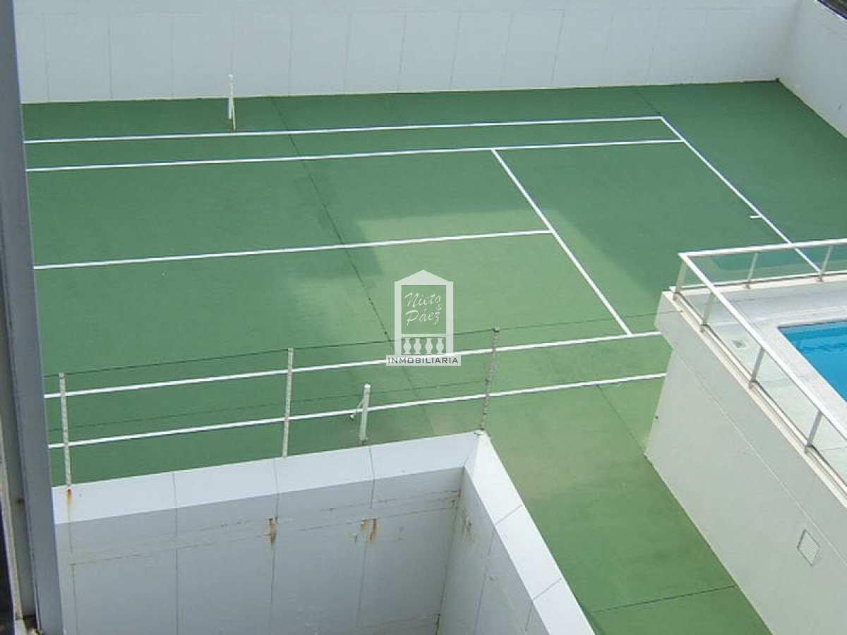 Apartamento ID.4015 - SEMIPISO enorme, 4 dorm y servicio. 2 garajes. 