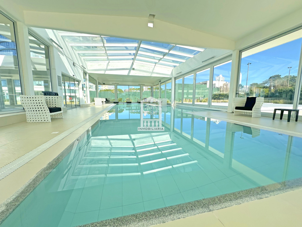 Apartamento ID.38081 - Primera fila en playa brava, 4 suites, esquinero, garaje doble