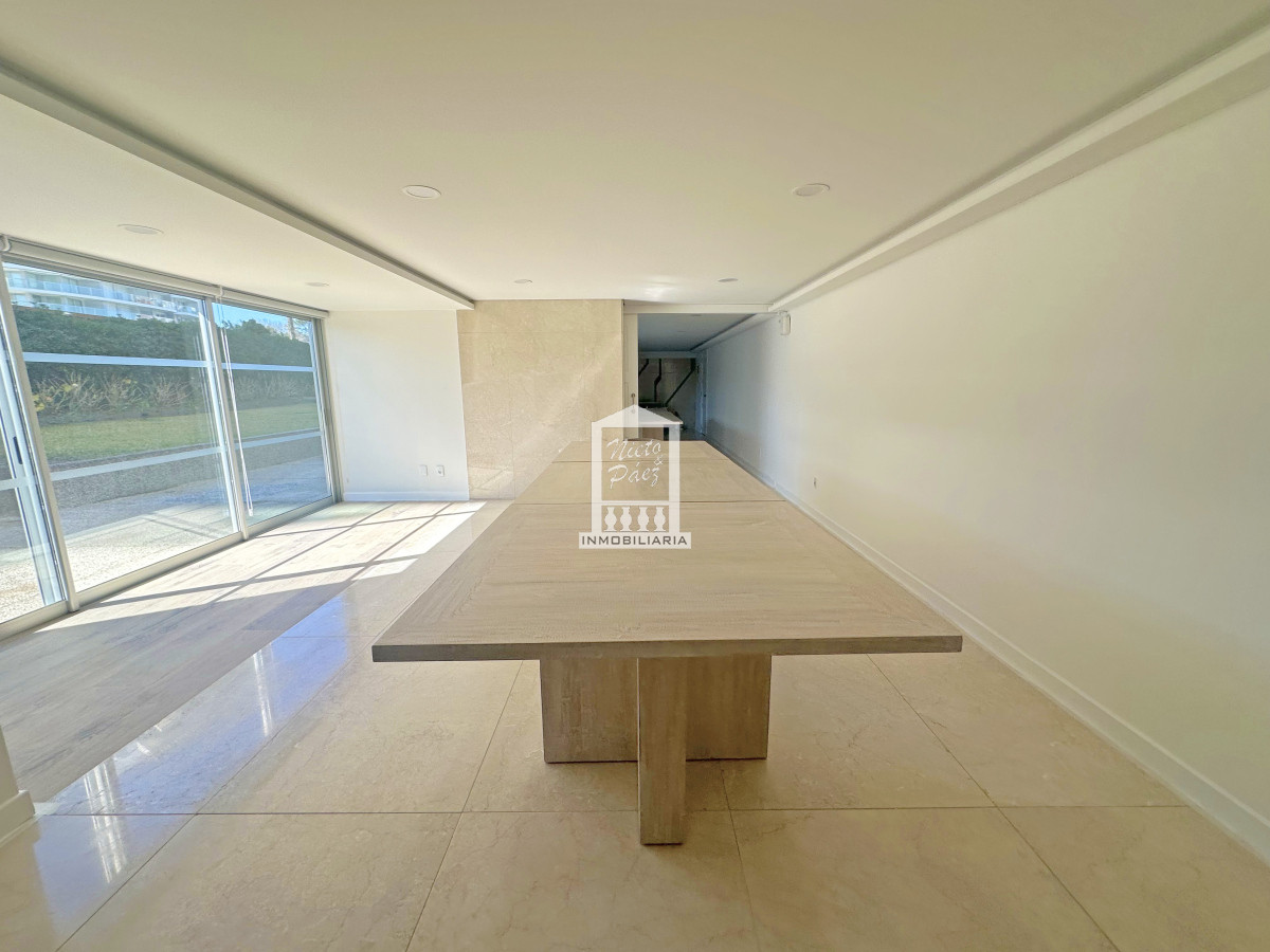 Apartamento ID.204 - Esquinero, piso alto. 3 dorm y servicio. Frente al Parador Imarangatu