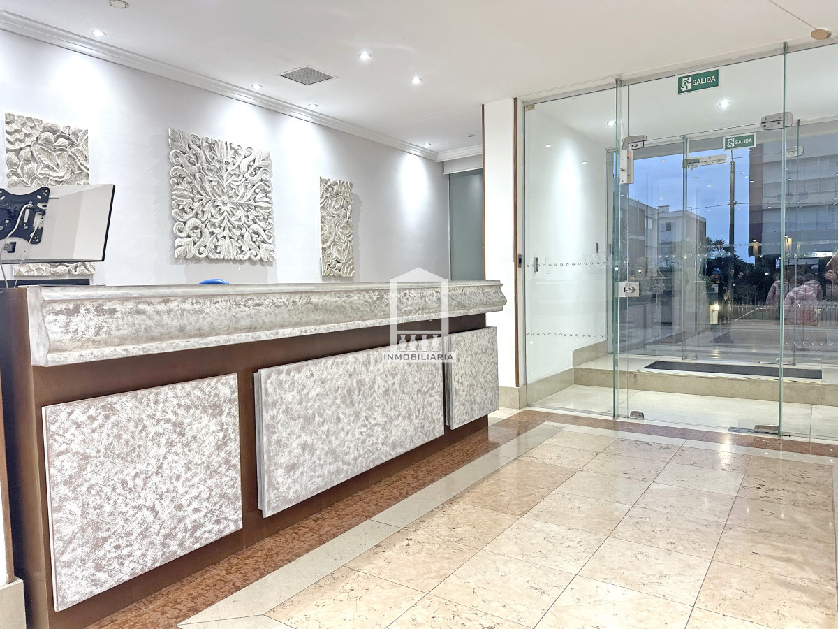 Apartamento ID.29112 - Piso alto, 2 dorm, 2 baños, con todos los servicios.