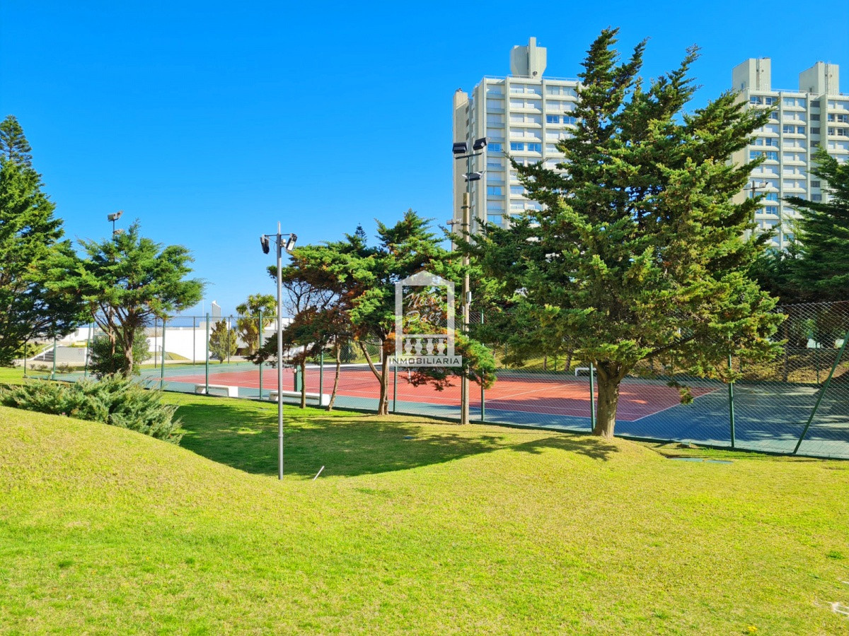 Apartamento ID.542 - Mansa, 3 dorm. Todos los servicios.