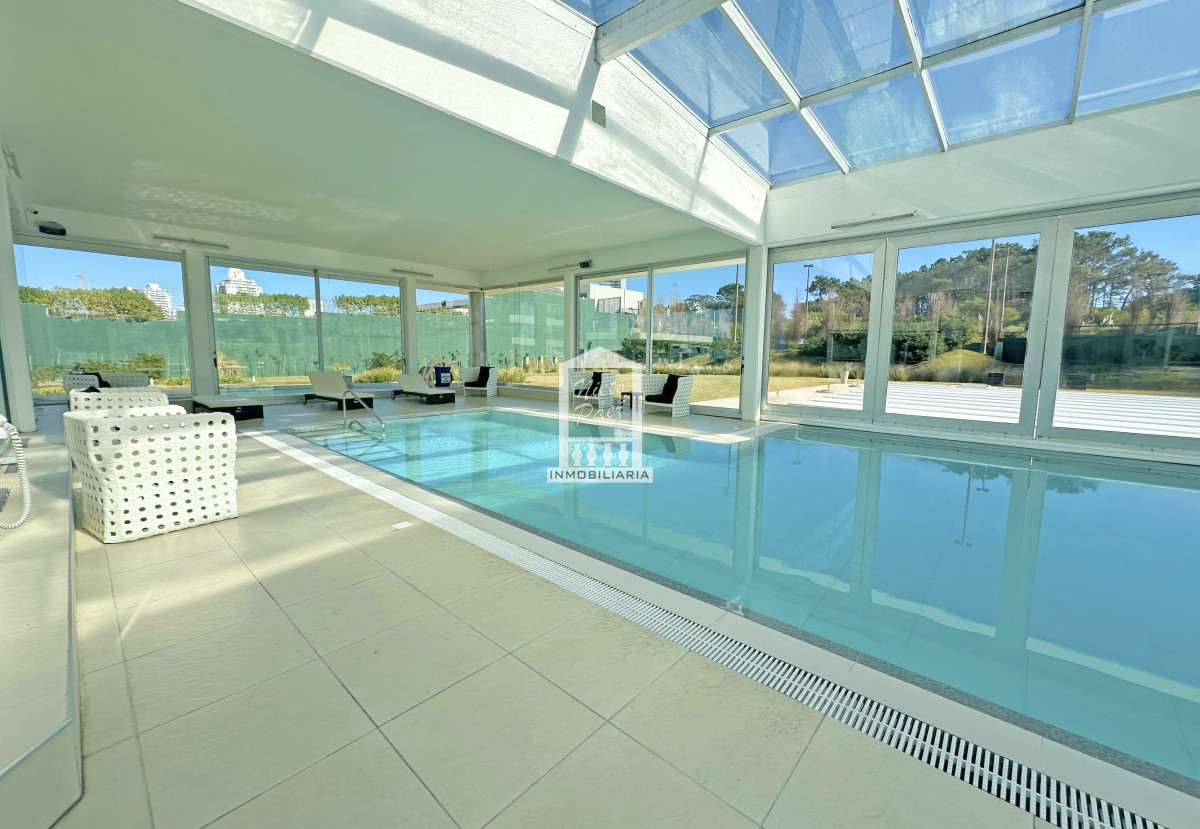 Apartamento ID.38081 - Primera fila en playa brava, 4 suites, esquinero, garaje doble
