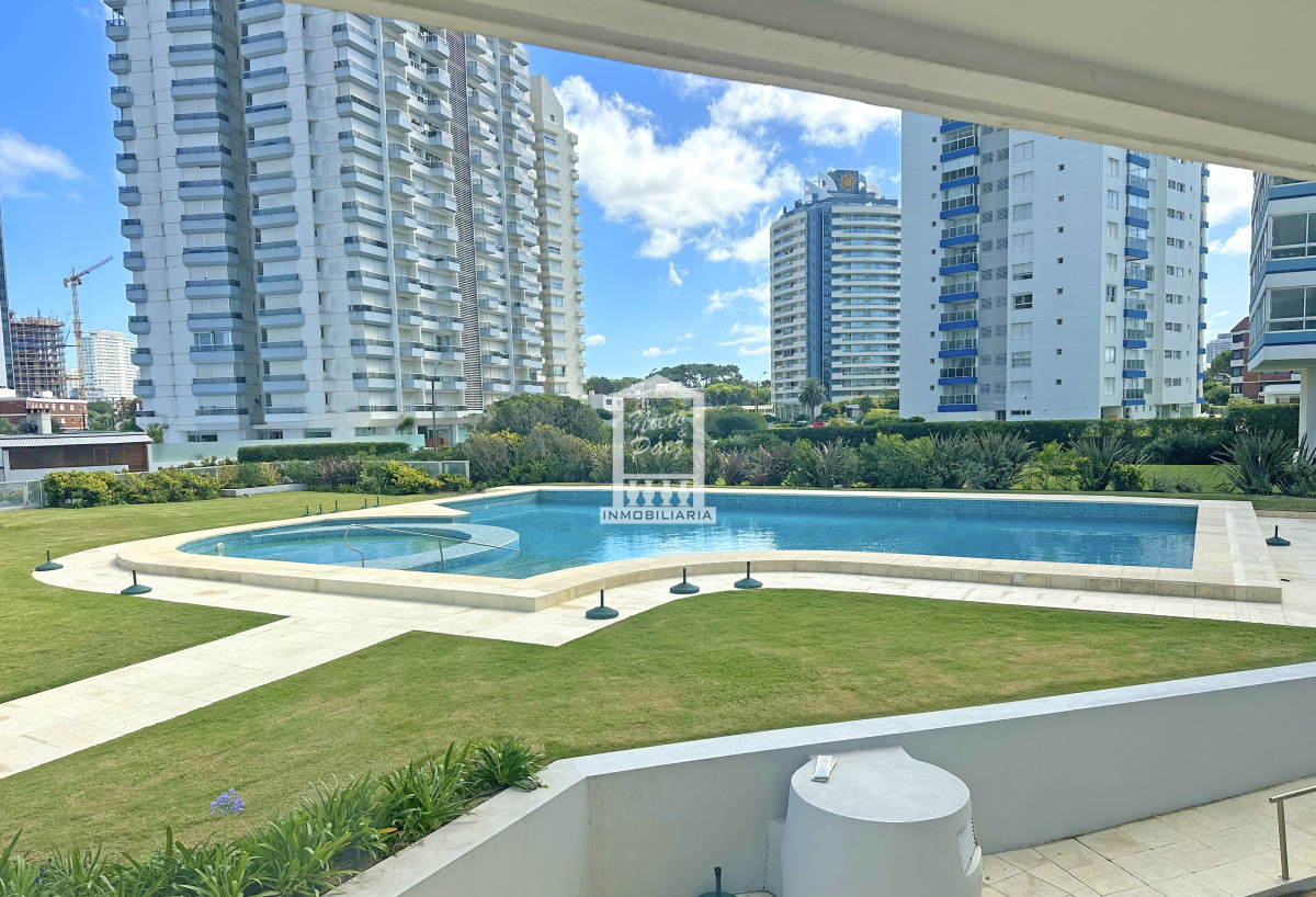 Apartamento ID.8274 - Mega planta en la brava, reciclado. 