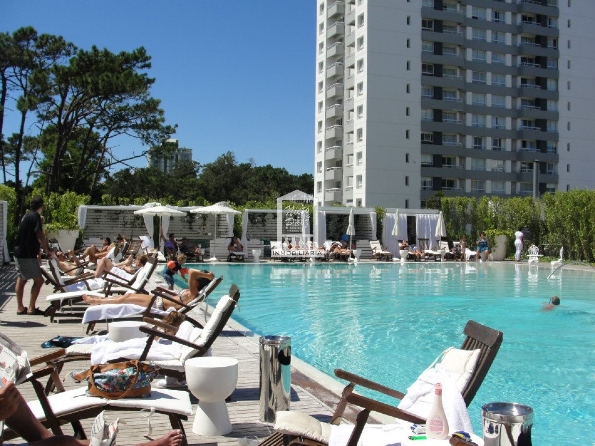 Apartamento ID.8422 - Esquinero, 2 dorm, con servicios de hotel. 