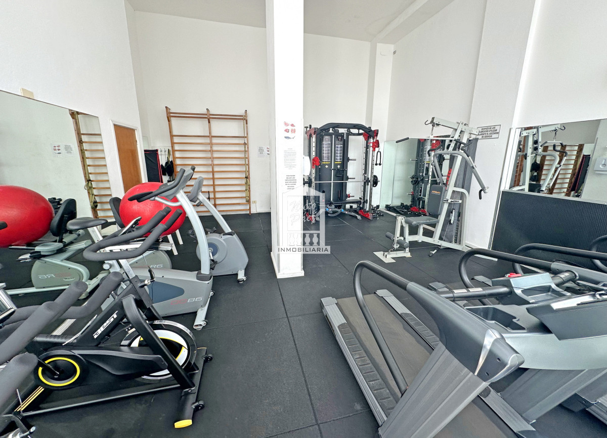 Apartamento ID.29112 - Piso alto, 2 dorm, 2 baños, con todos los servicios.