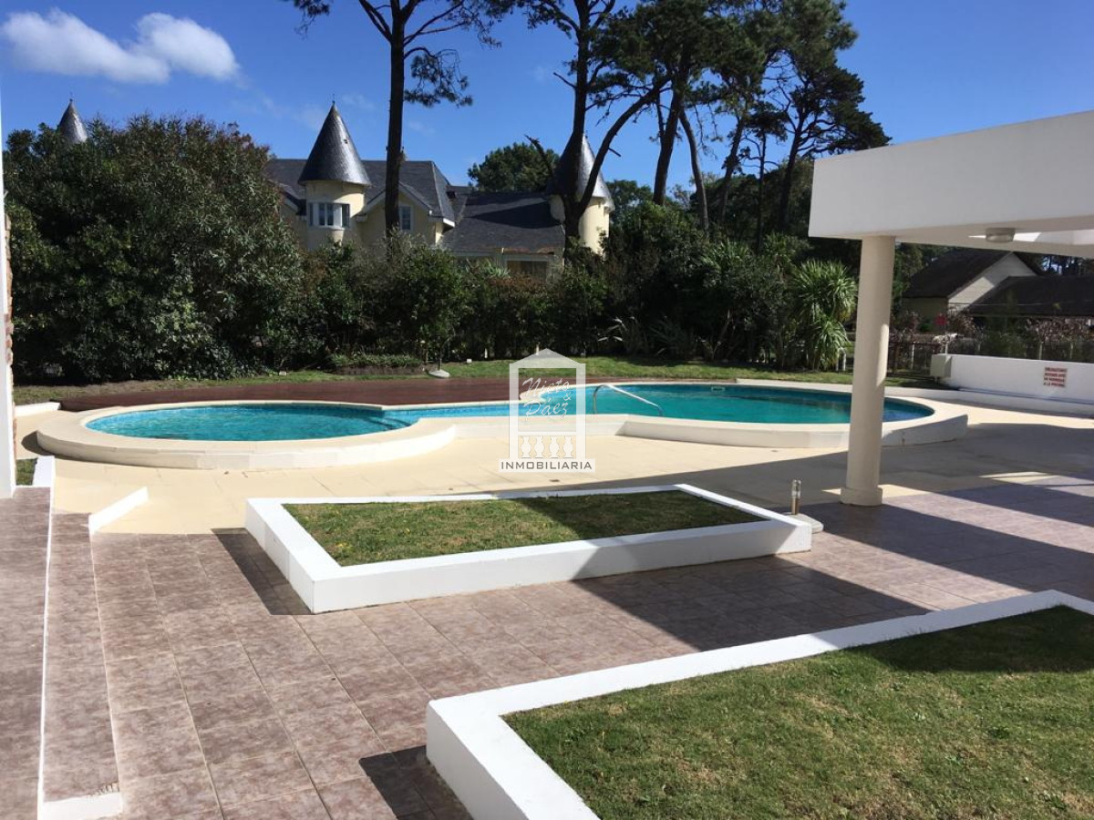 Apartamento ID.800 - Zona Punta Shopping, 3 dorm, losa radiante.