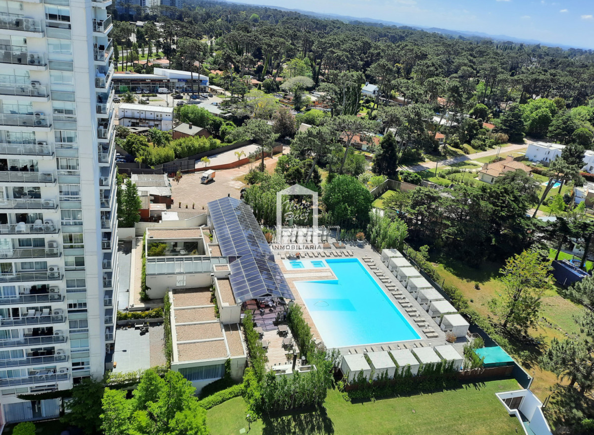 Apartamento ID.8422 - Esquinero, 2 dorm, con servicios de hotel. 