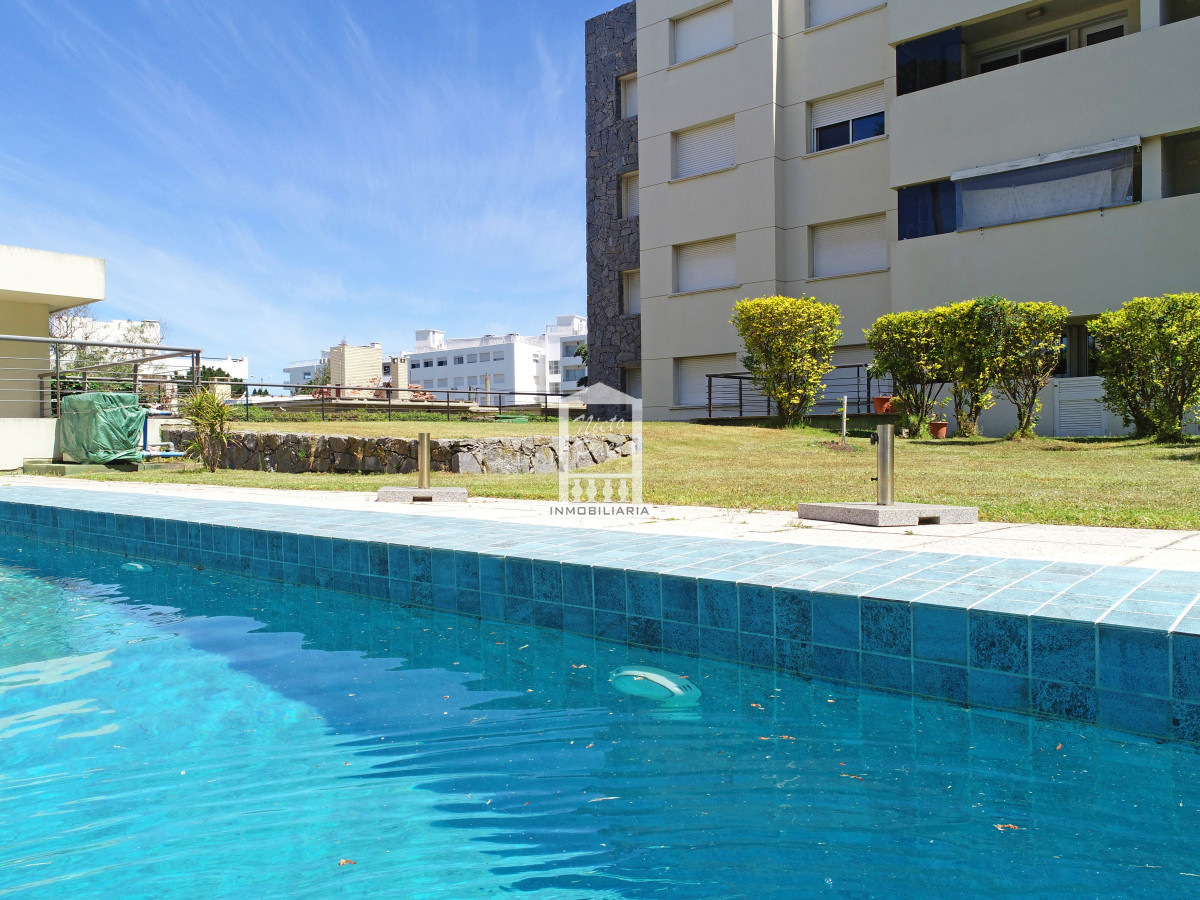 Apartamento ID.27627 - Mansa, 4 dorm, parrillero, losa radiante, 2 garajes.