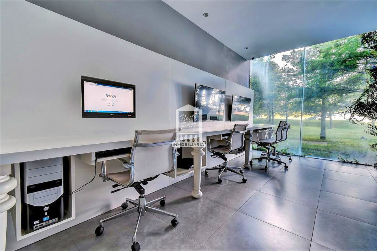 Apartamento ID.8422 - Esquinero, 2 dorm, con servicios de hotel. 