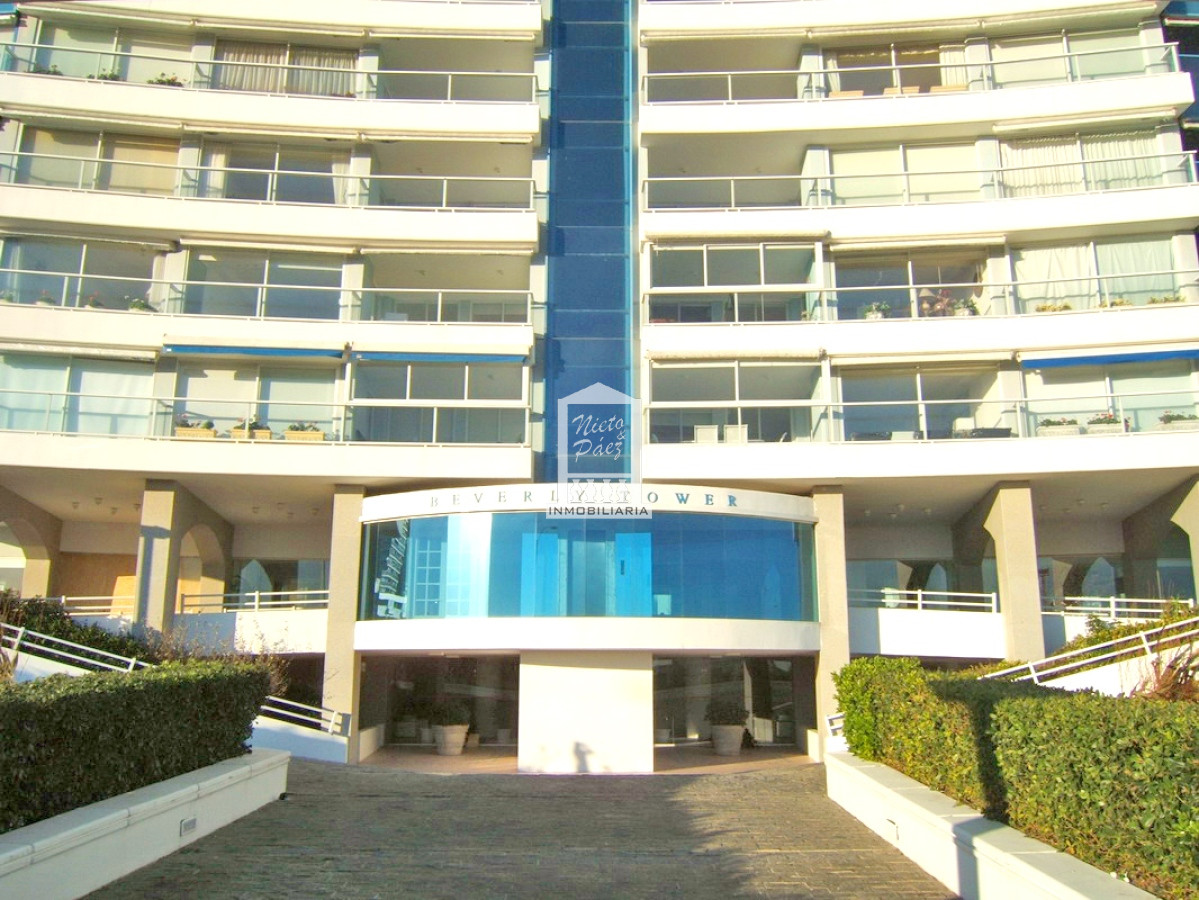 Apartamento ID.2095 - Playa Mansa, primera fila, la mejor planta, esquinero.