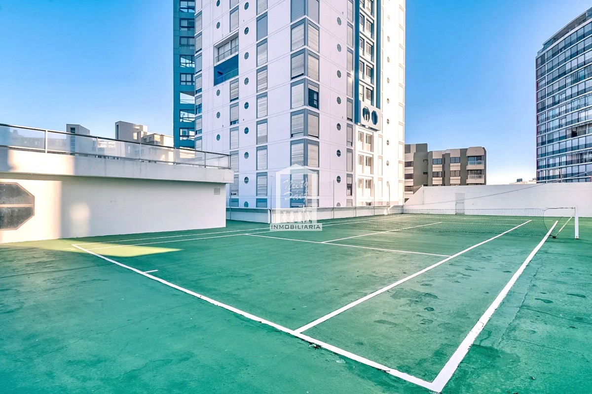 Apartamento ID.4015 - SEMIPISO enorme, 4 dorm y servicio. 2 garajes. 