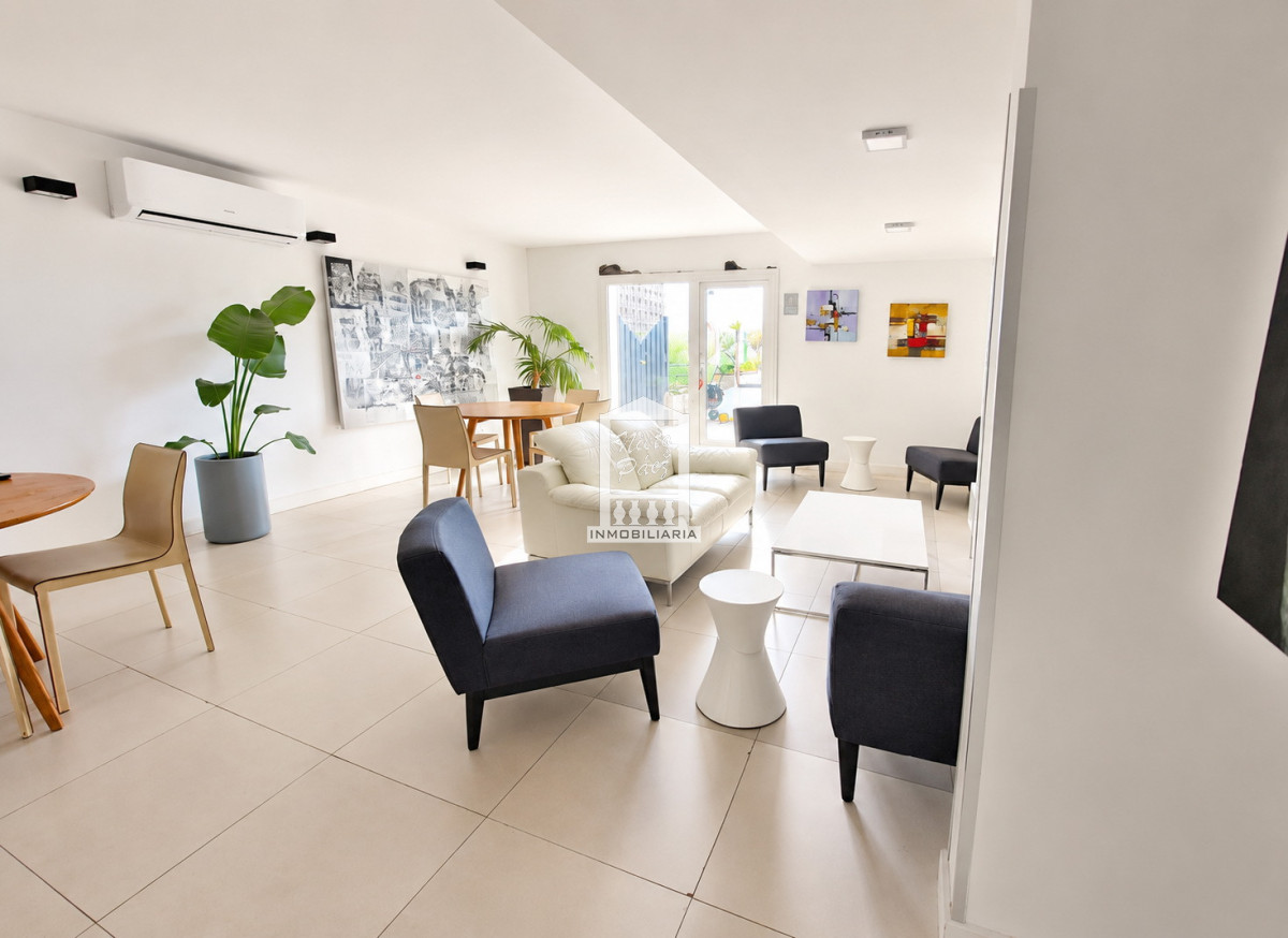 Apartamento ID.25539 - Lux Tower, piso alto, 2 dorm.
