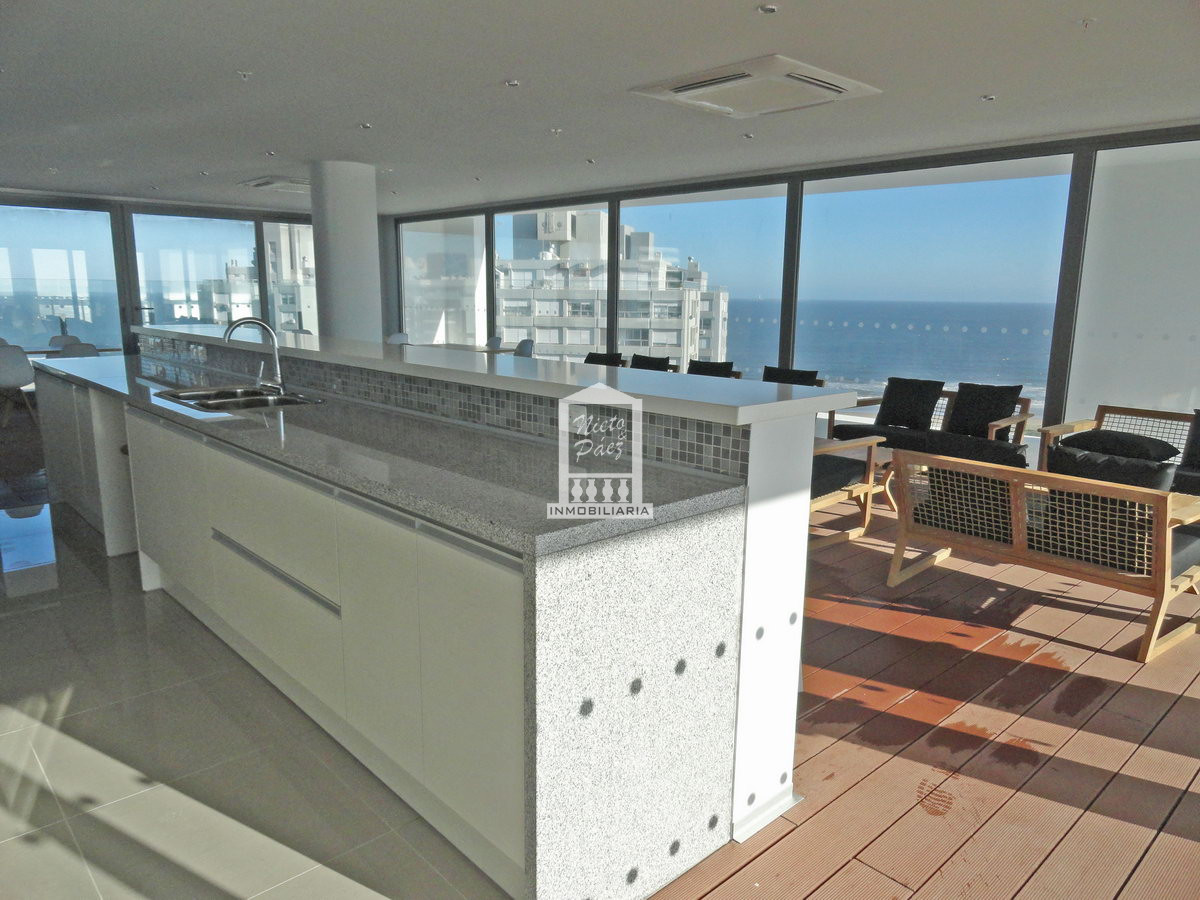 Apartamento ID.25184 - ONIX, equipado, 2 dorm. Piso intermedio con vista a la brava.