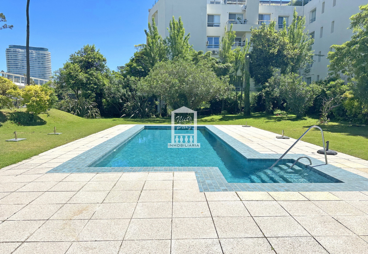 Apartamento ID.27627 - Mansa, 4 dorm, parrillero, losa radiante, 2 garajes.