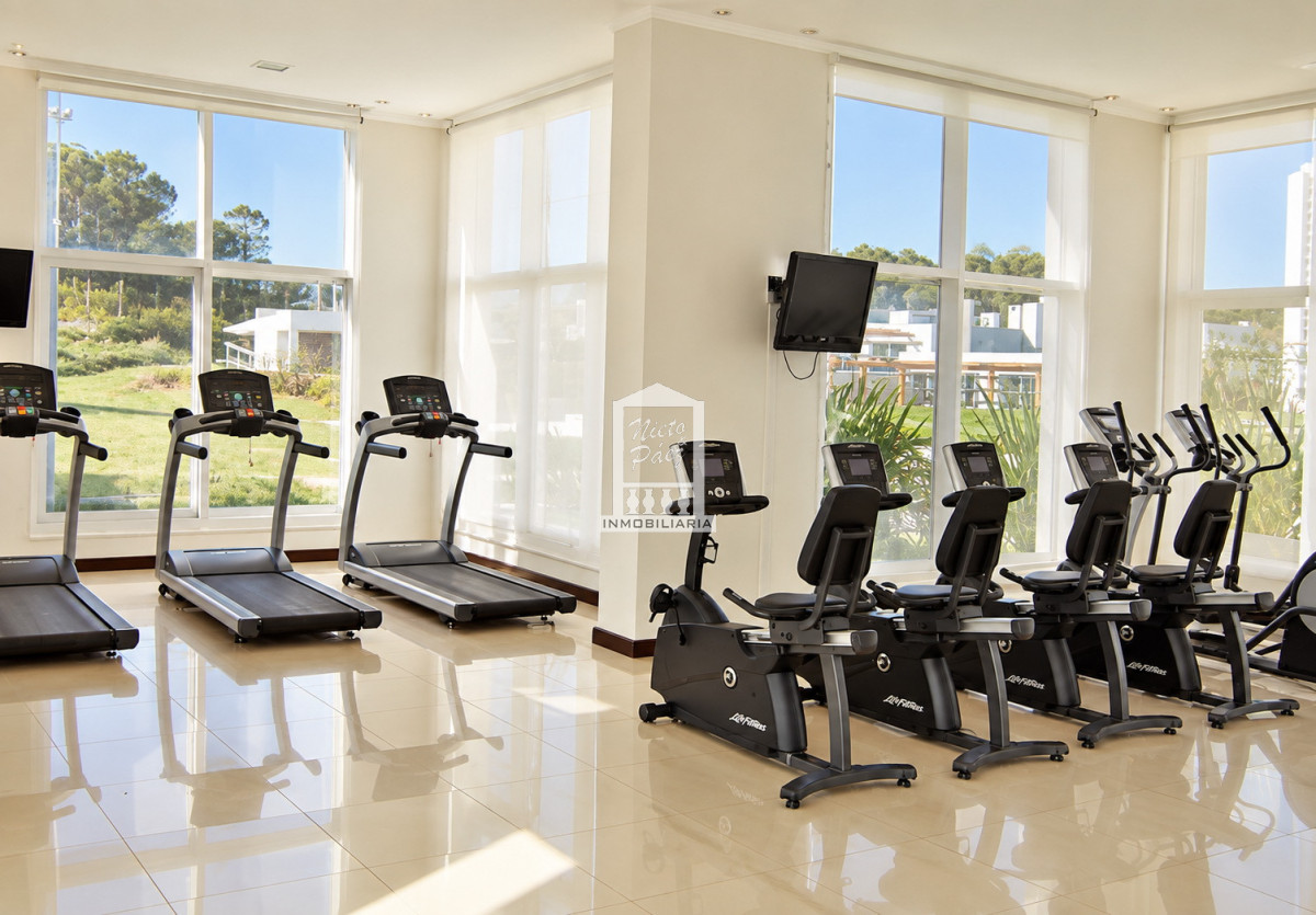 Apartamento ID.20072 - Playa Brava, primera fila. Semipiso, 462 m2 de planta, parrillero propio. 3 garajes.