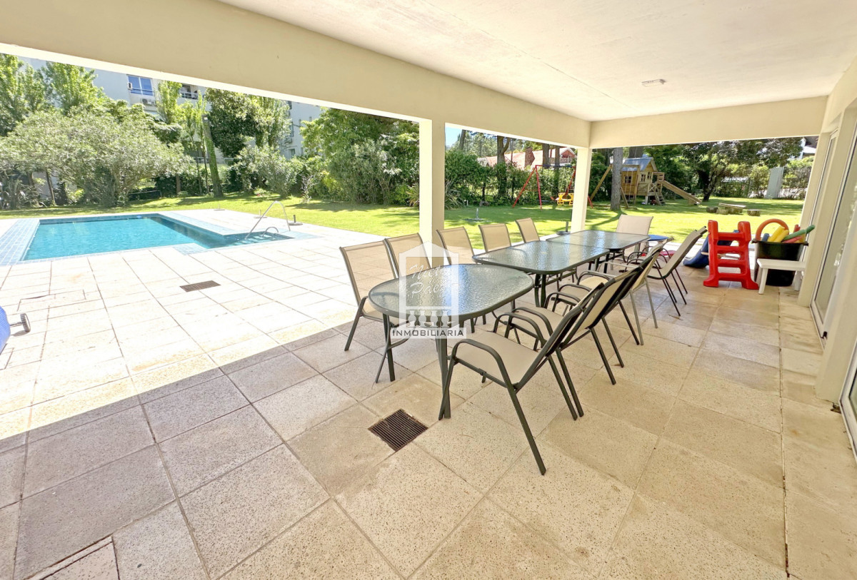 Apartamento ID.27627 - Mansa, 4 dorm, parrillero, losa radiante, 2 garajes.
