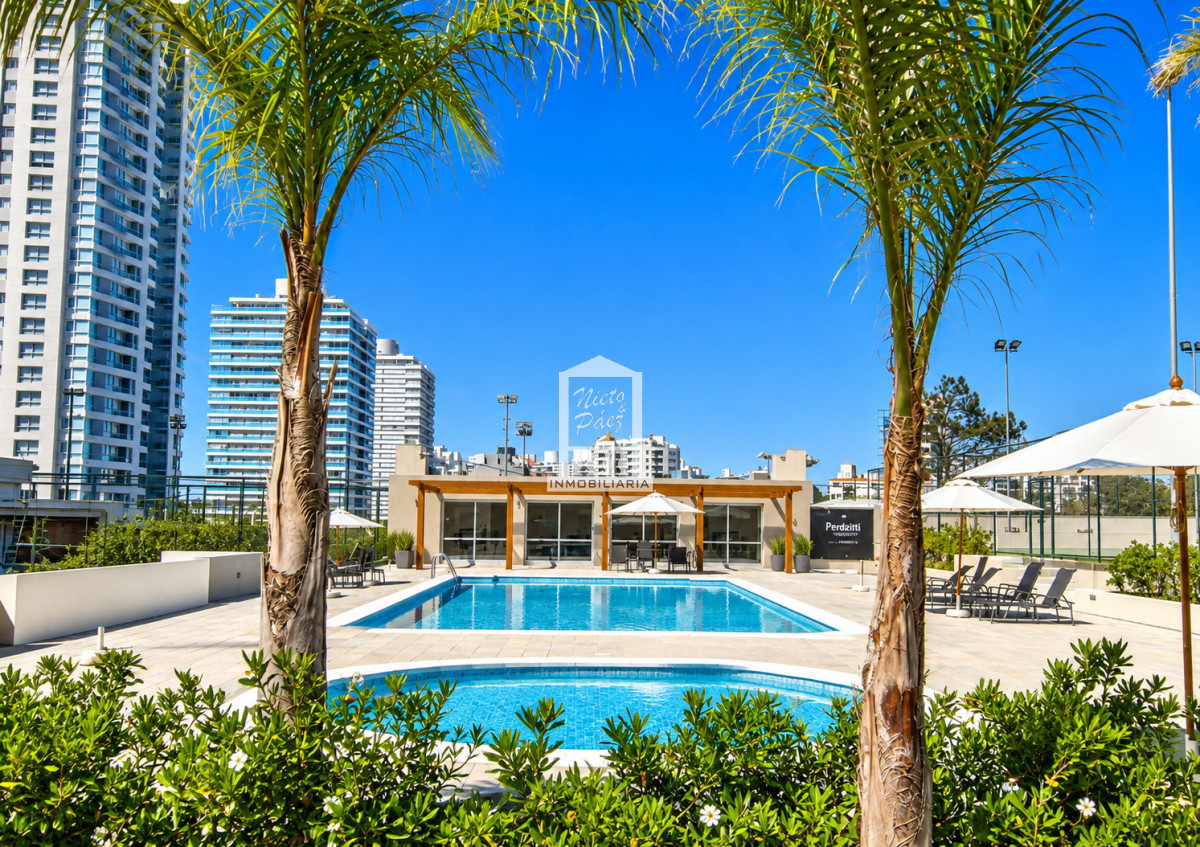 Apartamento ID.20072 - Playa Brava, primera fila. Semipiso, 462 m2 de planta, parrillero propio. 3 garajes.