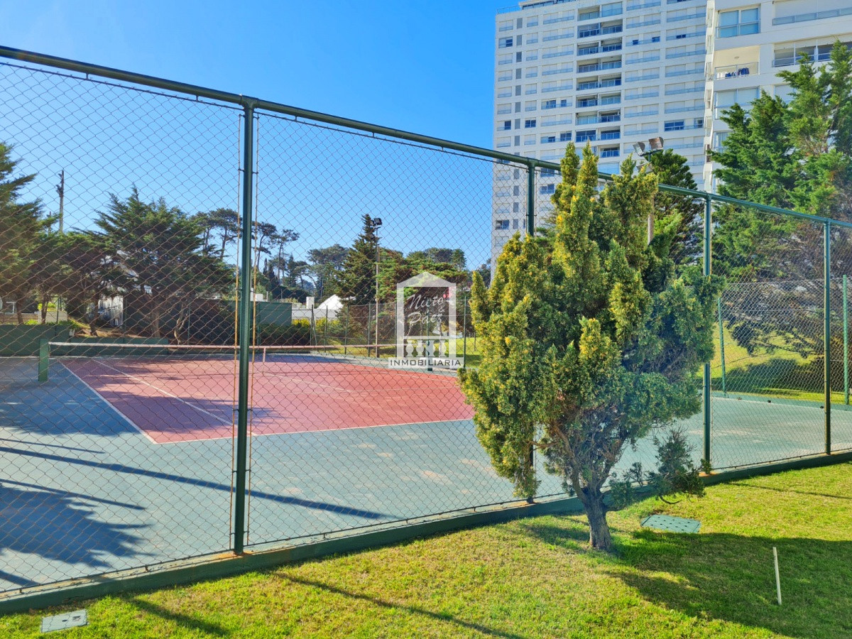 Apartamento ID.542 - Mansa, 3 dorm. Todos los servicios.