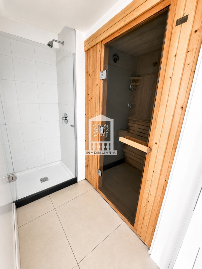 Apartamento ID.25539 - Lux Tower, piso alto, 2 dorm.
