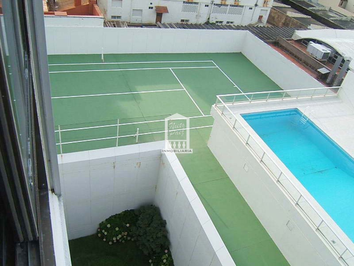 Apartamento ID.4015 - SEMIPISO enorme, 4 dorm y servicio. 2 garajes. 