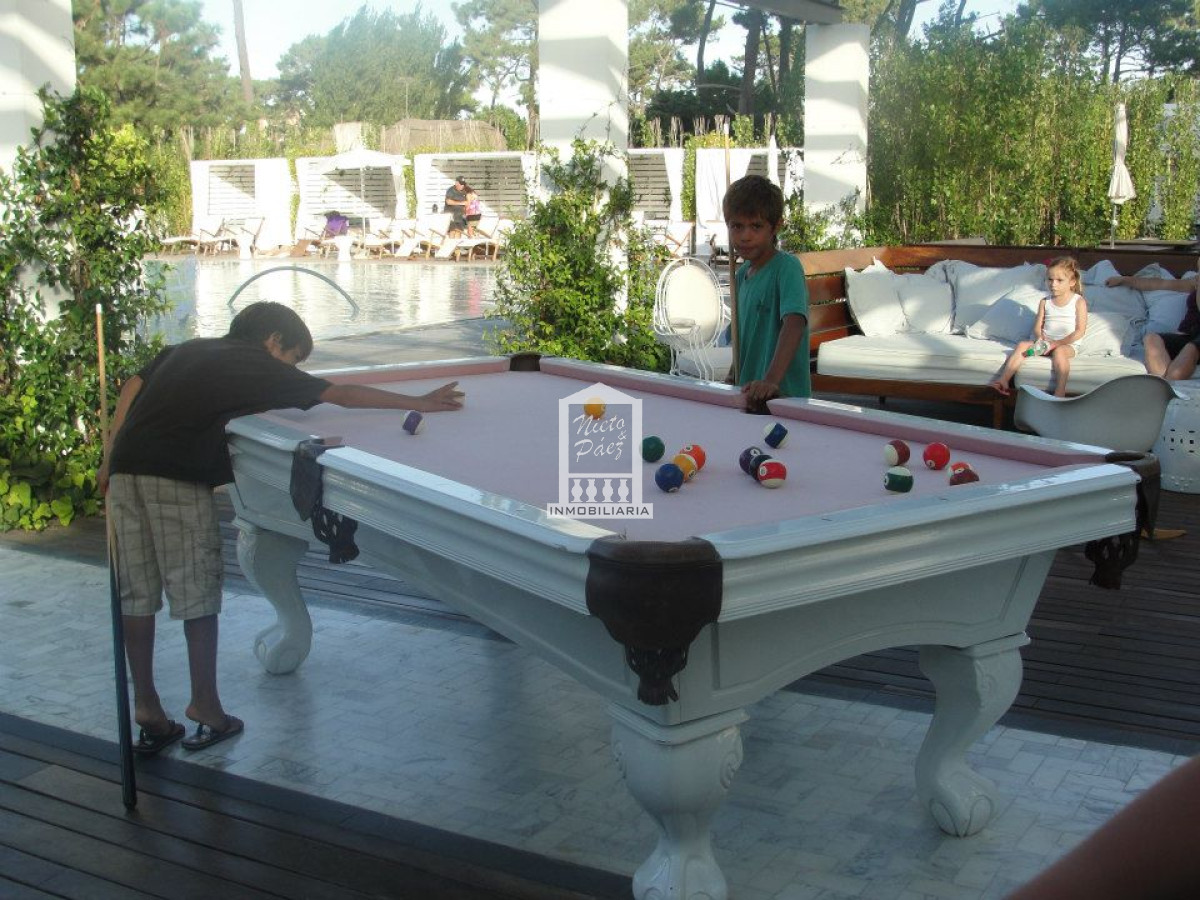 Apartamento ID.8422 - Esquinero, 2 dorm, con servicios de hotel. 