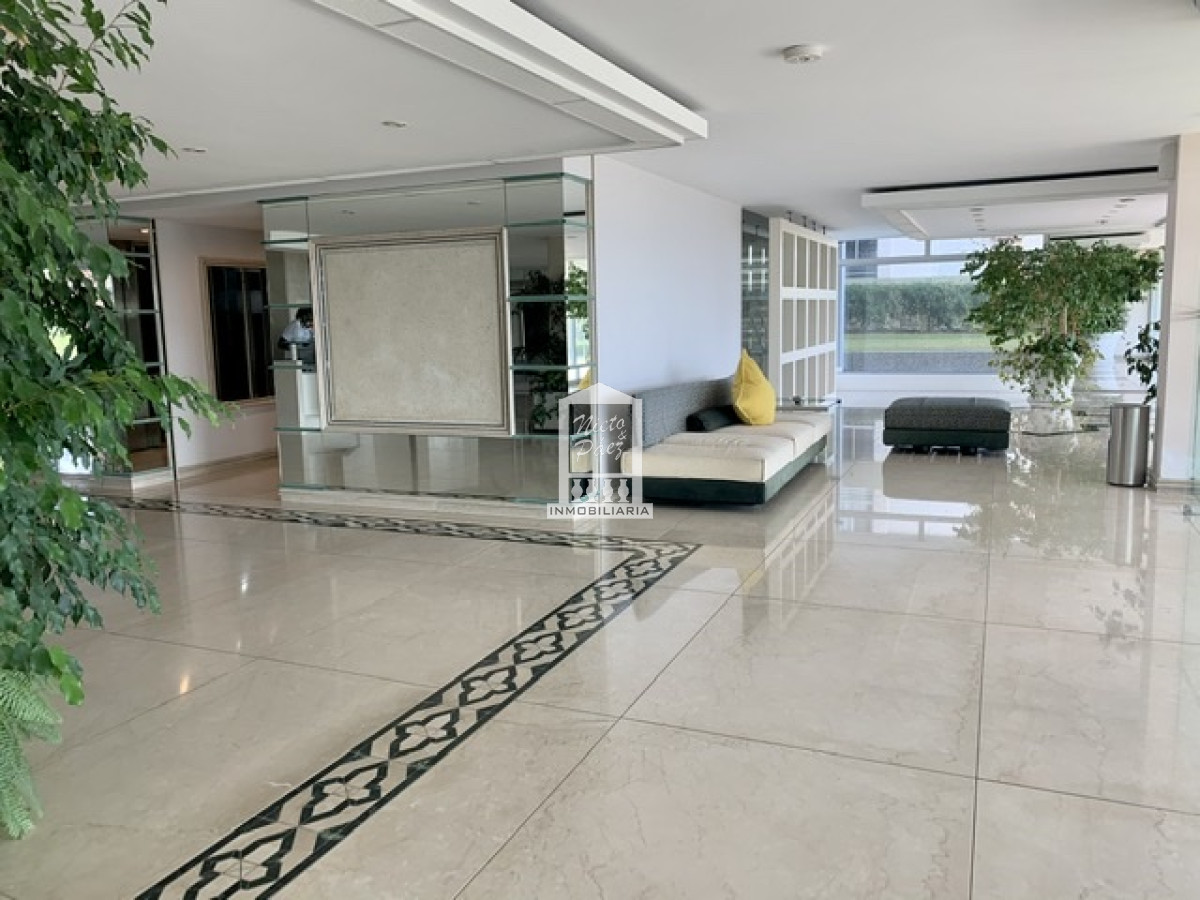 Apartamento ID.204 - Esquinero, piso alto. 3 dorm y servicio. Frente al Parador Imarangatu
