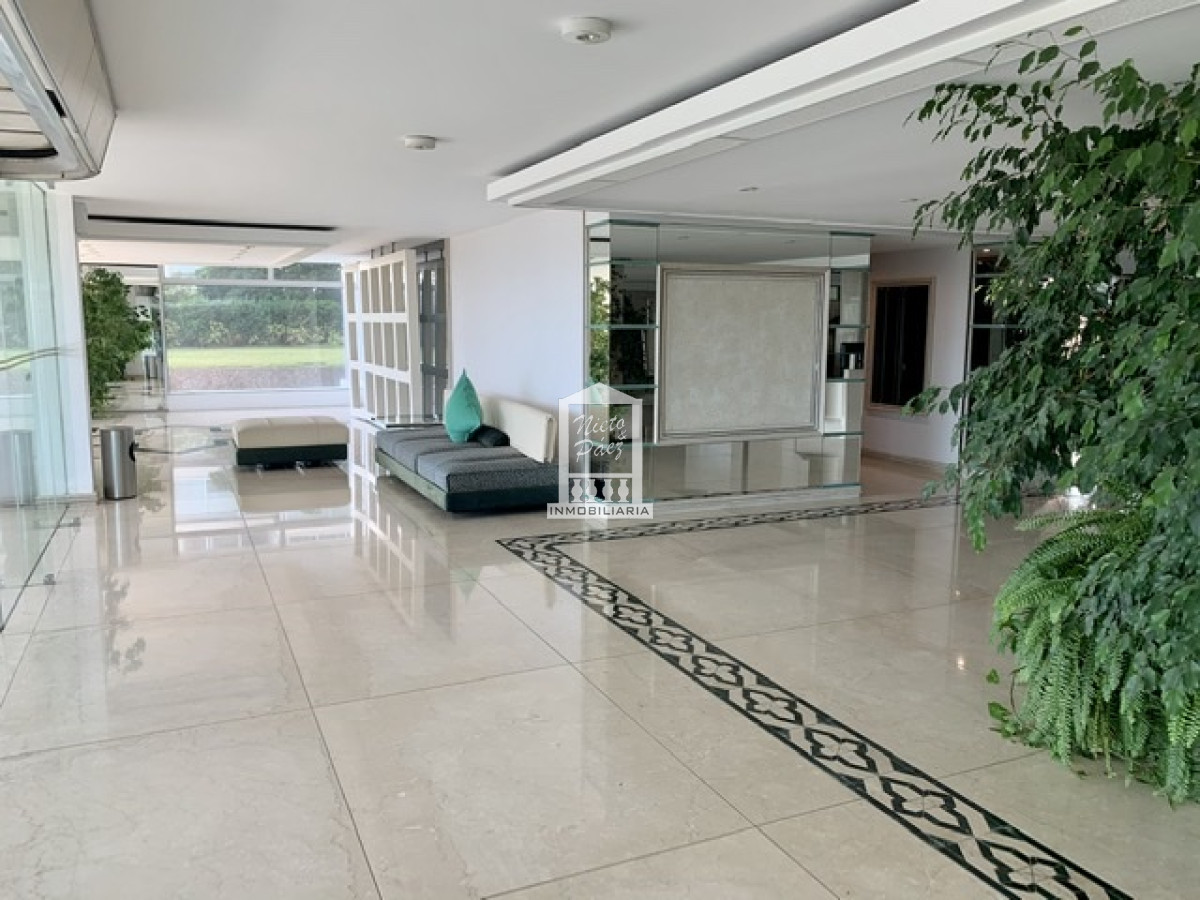 Apartamento ID.204 - Esquinero, piso alto. 3 dorm y servicio. Frente al Parador Imarangatu