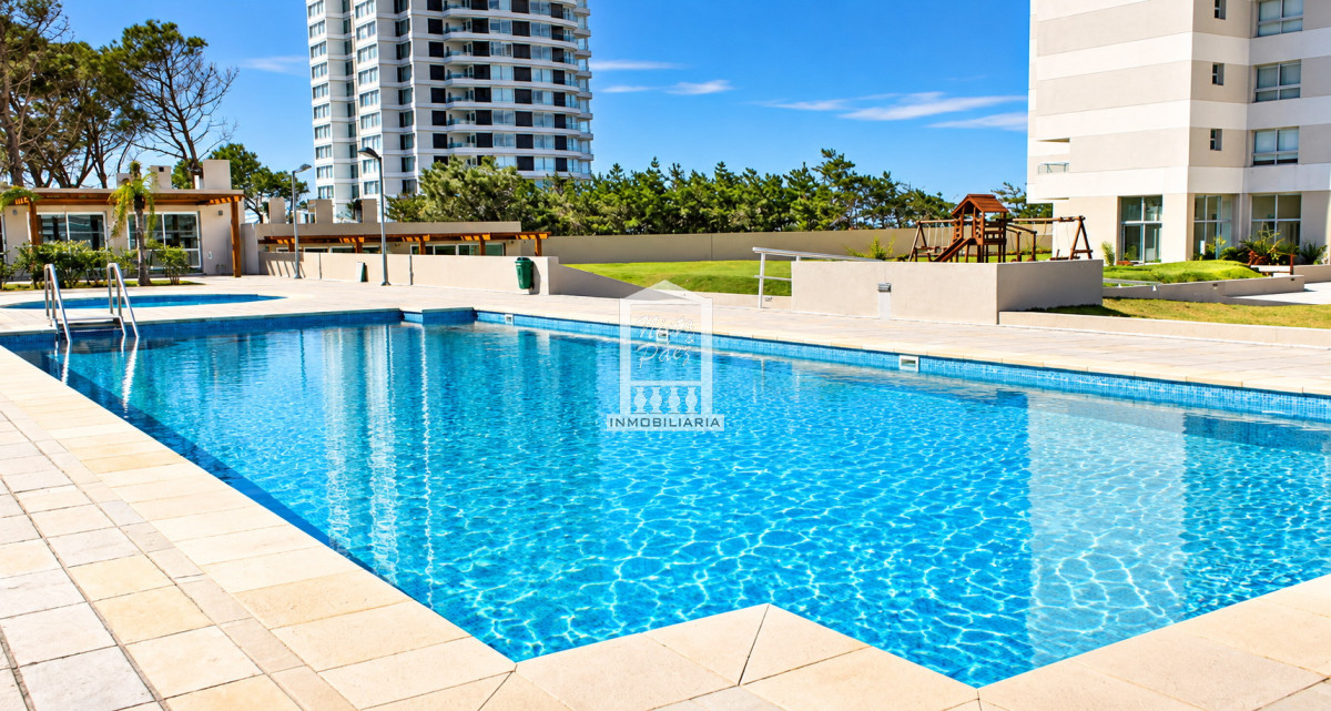 Apartamento ID.20072 - Playa Brava, primera fila. Semipiso, 462 m2 de planta, parrillero propio. 3 garajes.