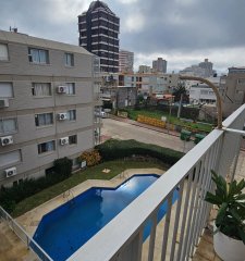 Divino apartamento superluminoso. A una cuadra de El Emir.