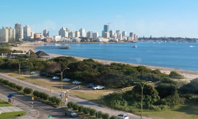 Apartamento en primera línea de la Mansa, con vista al Puerto. Reciclado