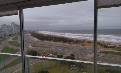Apartamento con vista al mar. Gran planta. Unico