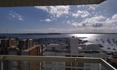 Apartamento en Península con terraza y excelente vista. En Venta!!