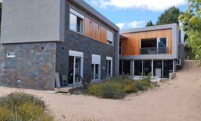 En Venta!!! Moderna casa a estrenar en Pinares