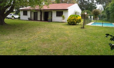 Casa con gran terreno a cuadras del Shopping