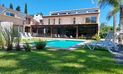 En Venta!! Excelente casa en Barrio Privado con 2.000 metros de parque