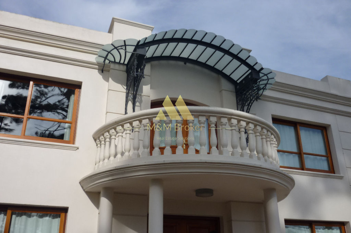 Casa ID.336 - Importante casa sobre Avenida, 5 suites
