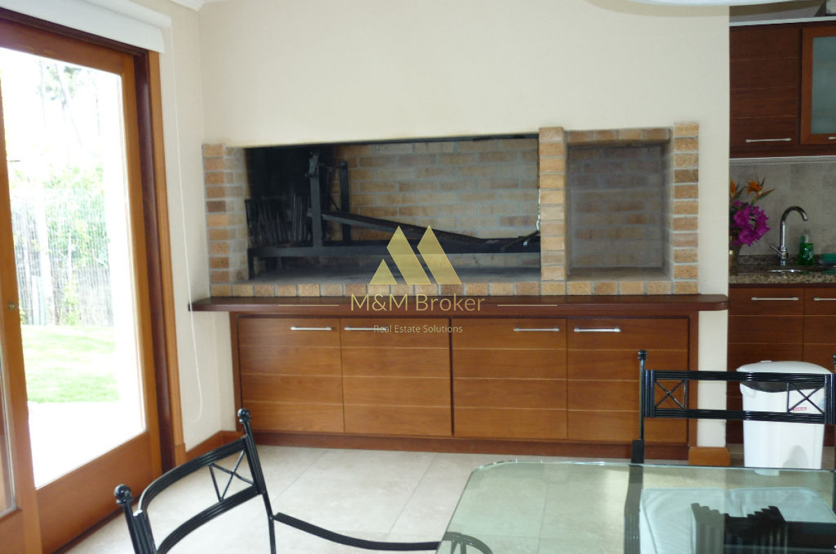Casa ID.336 - Importante casa sobre Avenida, 5 suites