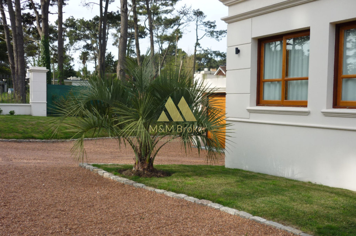 Casa ID.336 - Importante casa sobre Avenida, 5 suites