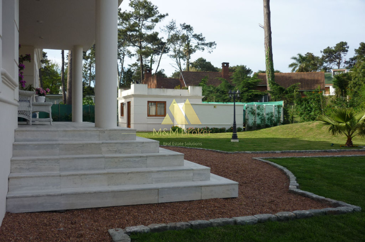 Casa ID.336 - Importante casa sobre Avenida, 5 suites