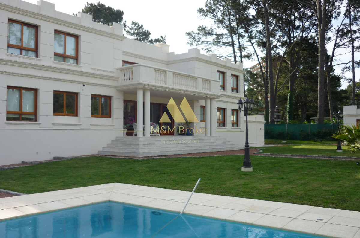 Casa ID.336 - Importante casa sobre Avenida, 5 suites