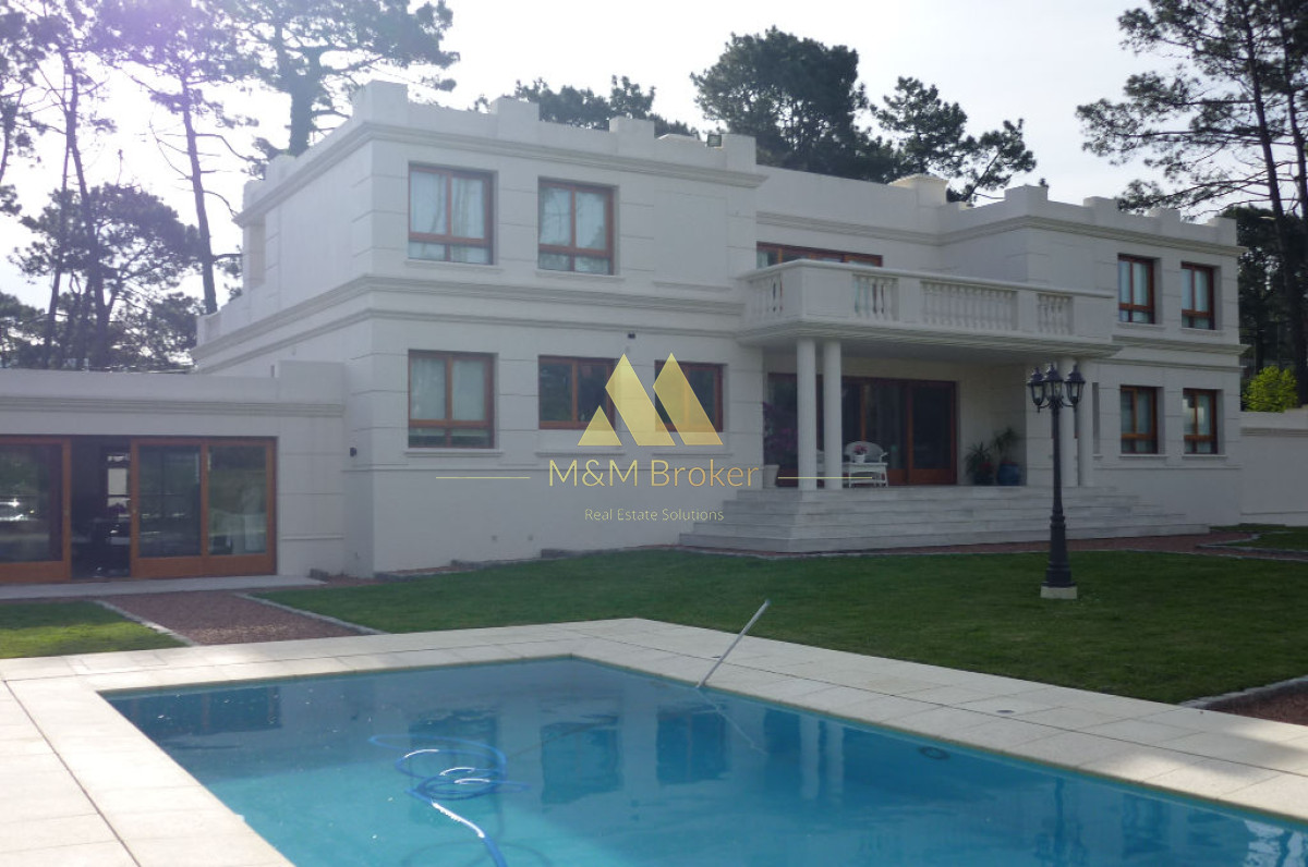Casa ID.336 - Importante casa sobre Avenida, 5 suites