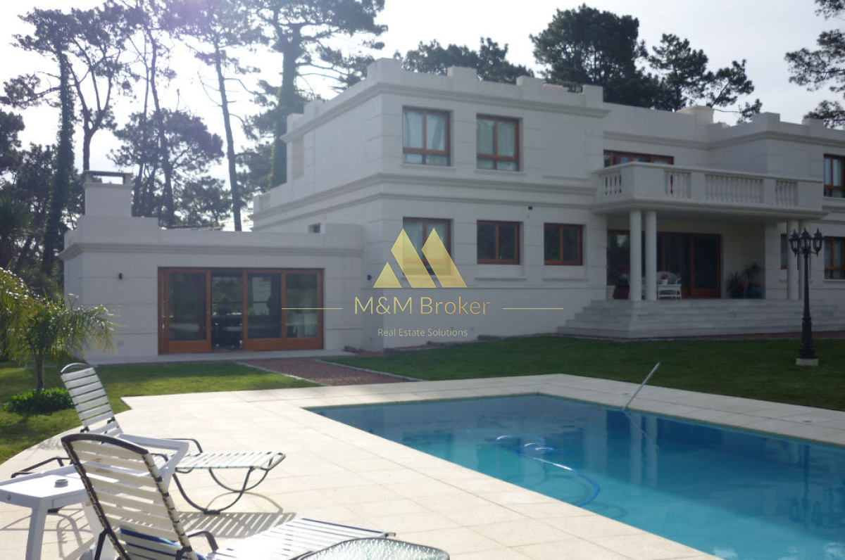 Casa ID.336 - Importante casa sobre Avenida, 5 suites