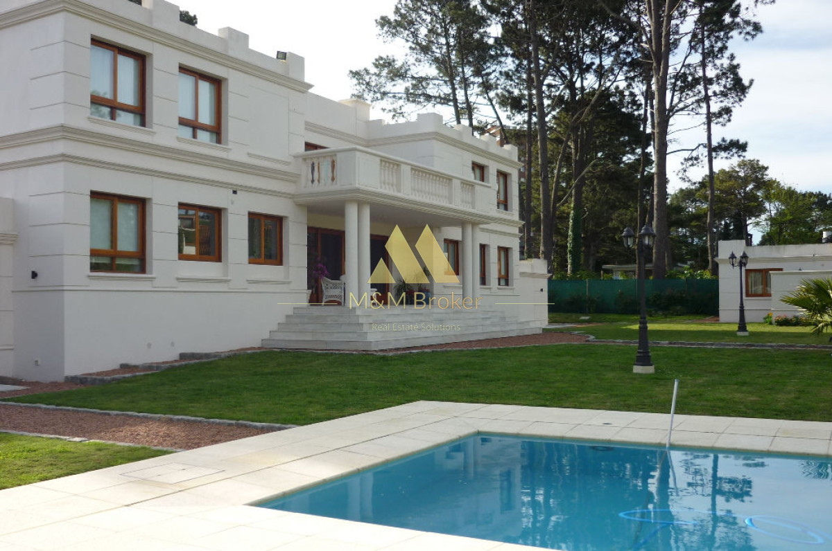 Casa ID.336 - Importante casa sobre Avenida, 5 suites