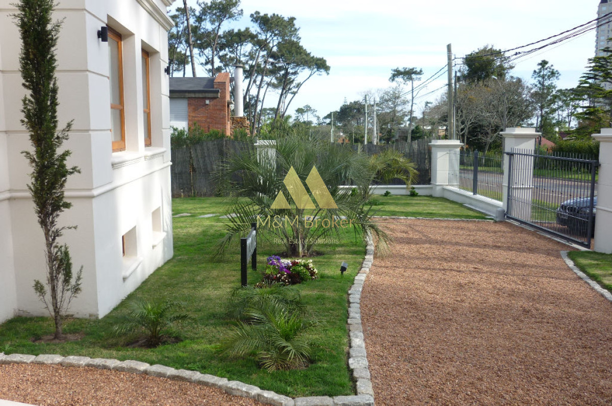 Casa ID.336 - Importante casa sobre Avenida, 5 suites