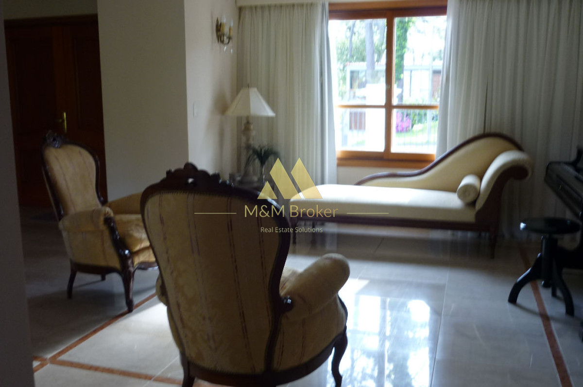 Casa ID.336 - Importante casa sobre Avenida, 5 suites