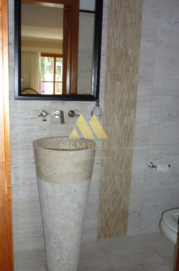 Casa ID.336 - Importante casa sobre Avenida, 5 suites