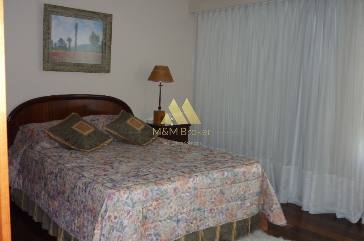 Casa ID.336 - Importante casa sobre Avenida, 5 suites